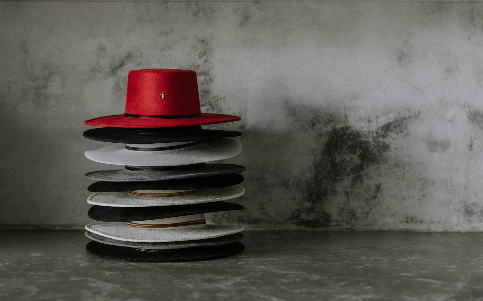 "The Hat that flatters all face shapes". El Español