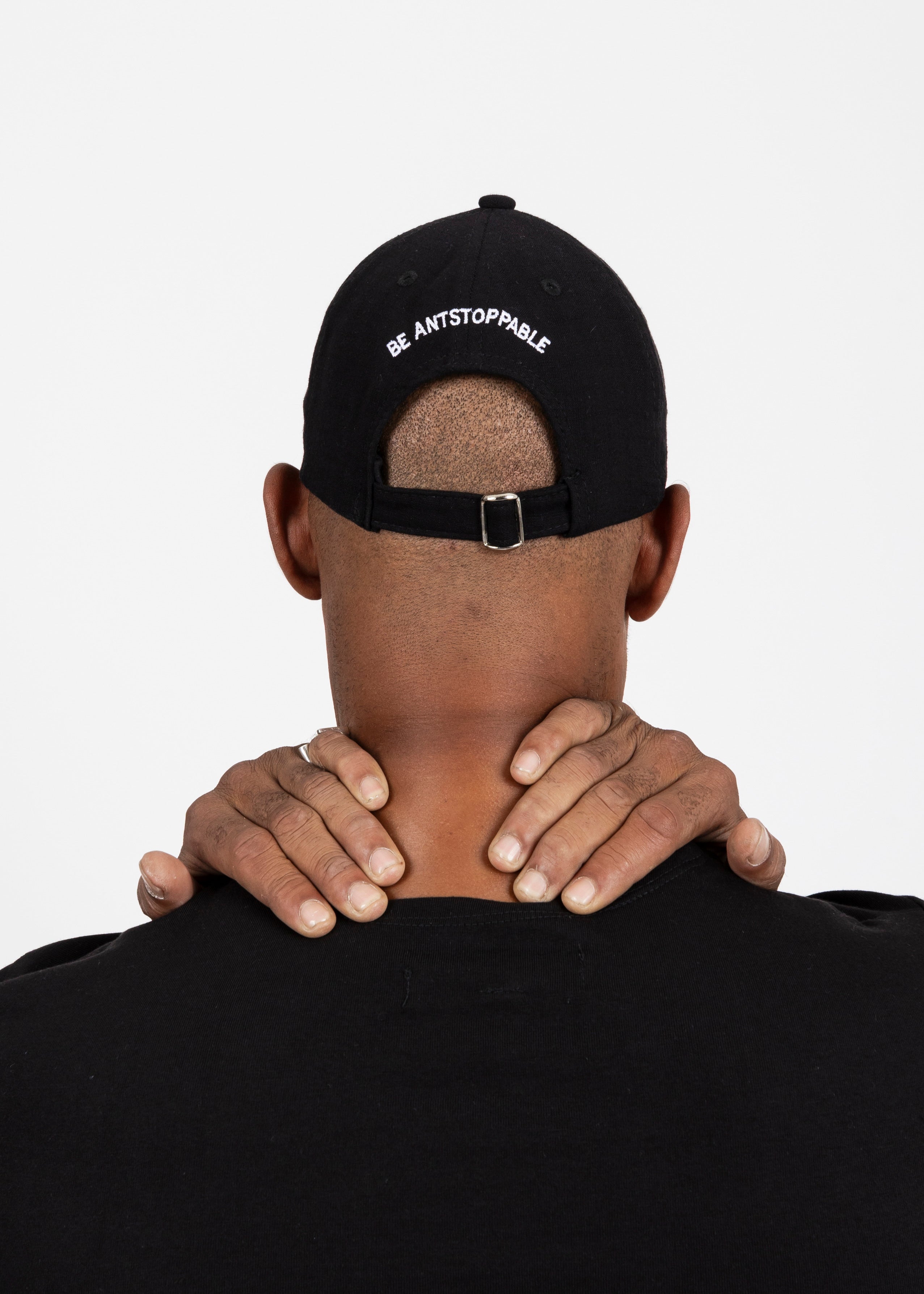BE ANTSTOPPABLE BLACK CAP - DE LA ROSA TULUM