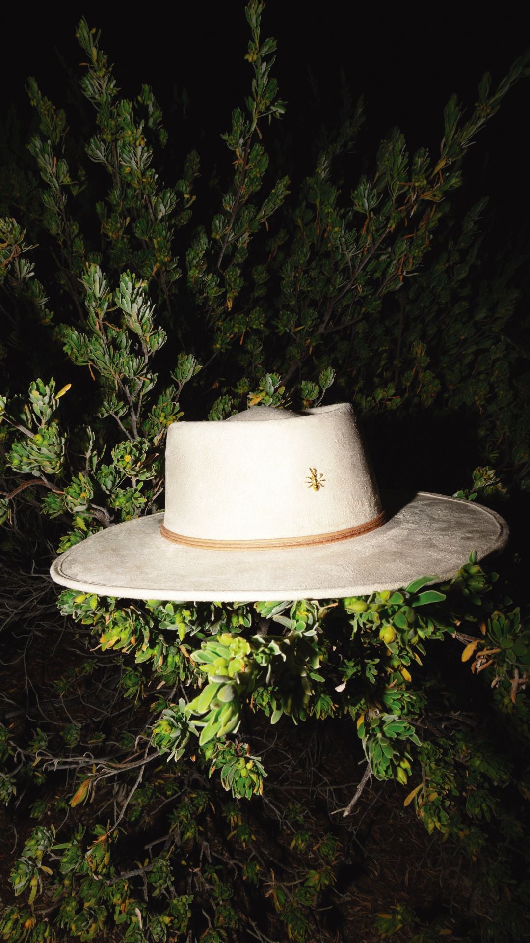 ELEVEN WHITE HAT - DE LA ROSA TULUM