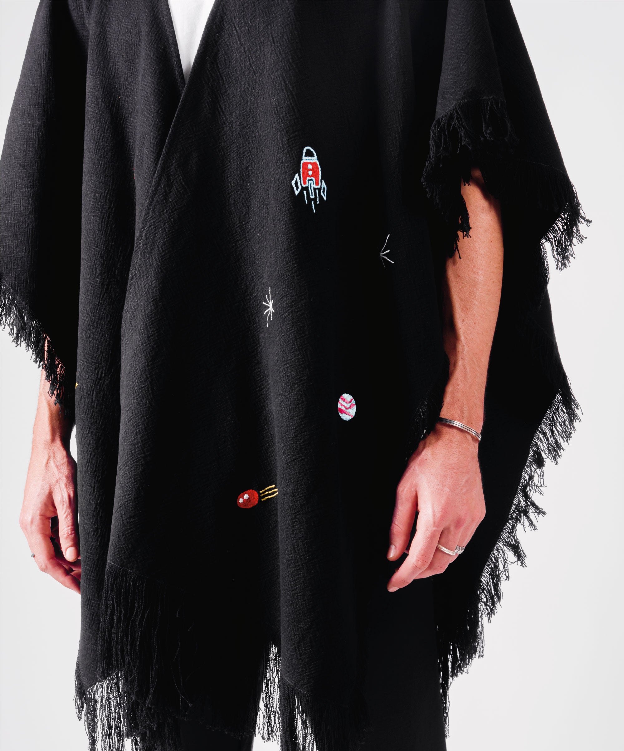 NO GRAVITY BLACK PONCHO