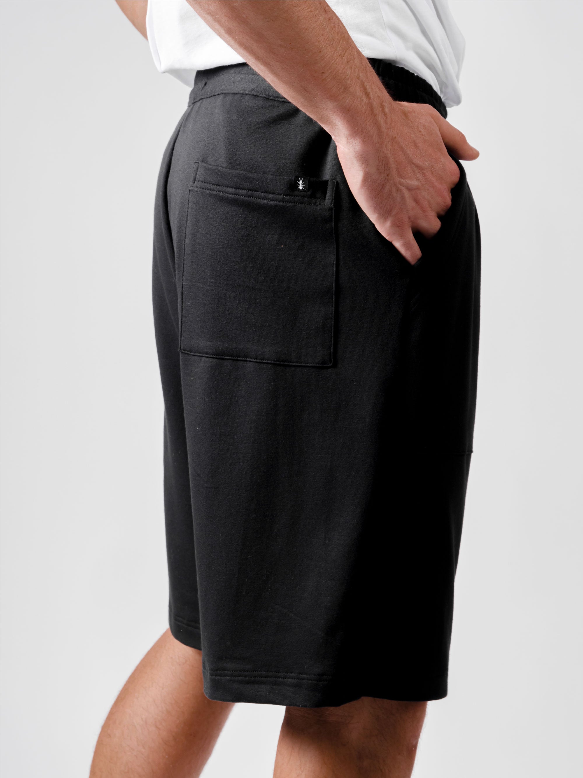 RELAX LOUNGE LING LING BLACK SHORTS