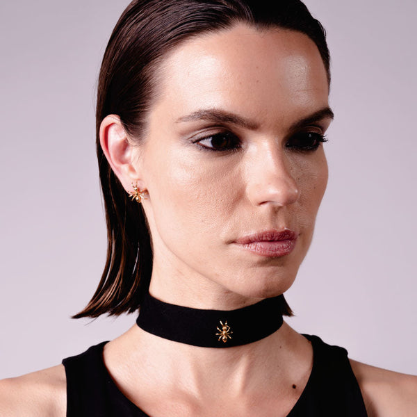 A hot sale black choker